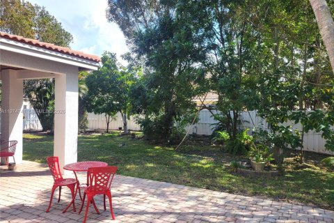 Снять в аренду виллу или дом в Уэстон, Флорида 5 спален, 230.4м2, № 2036085 - фото 23