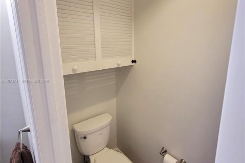 Снять в аренду виллу или дом в Уэстон, Флорида 5 спален, 230.4м2, № 2036085 - фото 9