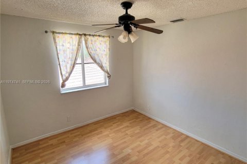 Снять в аренду виллу или дом в Уэстон, Флорида 5 спален, 230.4м2, № 2036085 - фото 17