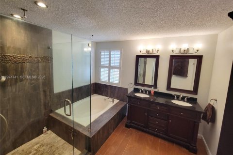 Снять в аренду виллу или дом в Уэстон, Флорида 5 спален, 230.4м2, № 2036085 - фото 12