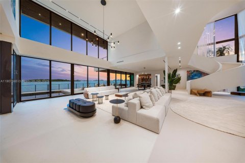 Villa ou maison à vendre à North Miami, Floride: 7 chambres, 803.79 m2 № 1964559 - photo 2