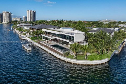 Villa ou maison à vendre à North Miami, Floride: 7 chambres, 803.79 m2 № 1964559 - photo 23