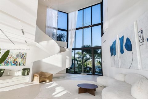 Villa ou maison à vendre à North Miami, Floride: 7 chambres, 803.79 m2 № 1964559 - photo 12