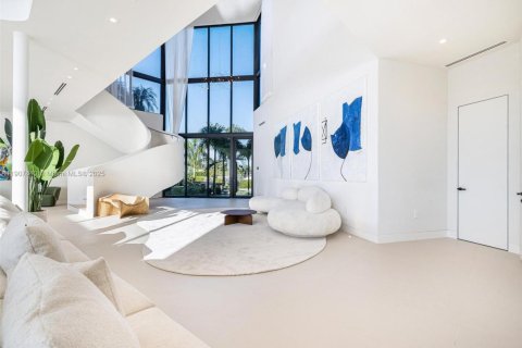 Villa ou maison à vendre à North Miami, Floride: 7 chambres, 803.79 m2 № 1964559 - photo 15