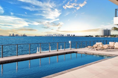 Villa ou maison à vendre à North Miami, Floride: 7 chambres, 803.79 m2 № 1964559 - photo 11