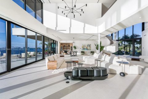 Villa ou maison à vendre à North Miami, Floride: 7 chambres, 803.79 m2 № 1964559 - photo 3