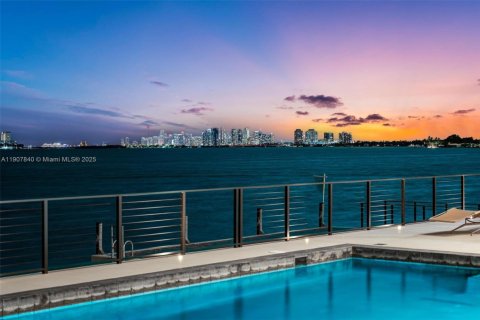 Villa ou maison à vendre à North Miami, Floride: 7 chambres, 803.79 m2 № 1964559 - photo 20