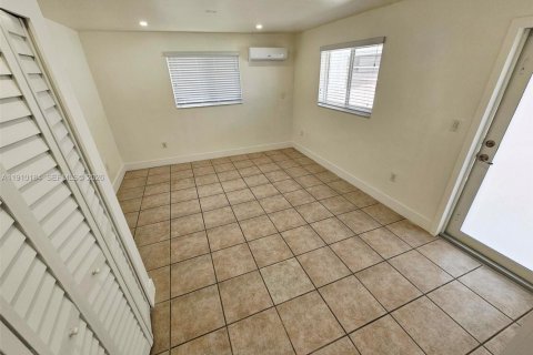 Casa en alquiler en Miami, Florida, 1 dormitorio, 55.74 m2 № 2039784 - foto 4