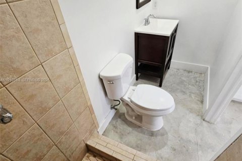 Casa en alquiler en Miami, Florida, 1 dormitorio, 55.74 m2 № 2039784 - foto 9