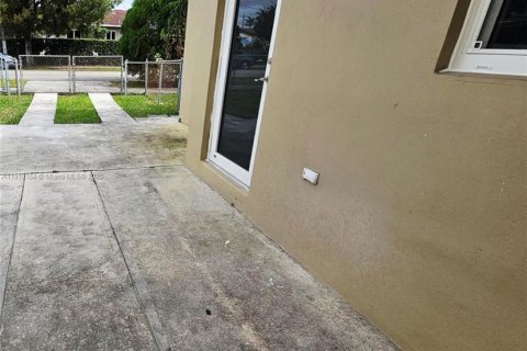 Casa en Miami, Florida 1 dormitorio, 55.74 m2 № 2039784