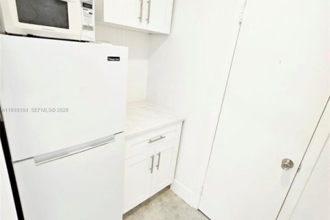 Casa en alquiler en Miami, Florida, 1 dormitorio, 55.74 m2 № 2039784 - foto 7