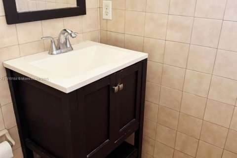Villa ou maison à louer à Miami, Floride: 1 chambre, 55.74 m2 № 2039784 - photo 3