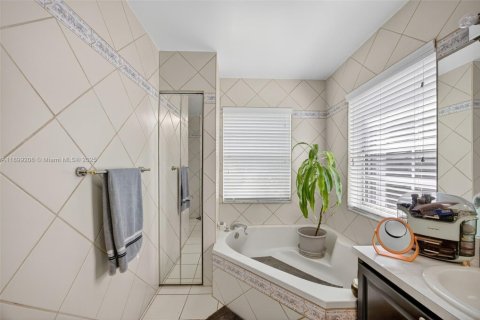 Casa en venta en Homestead, Florida, 4 dormitorios, 228.73 m2 № 1951437 - foto 27