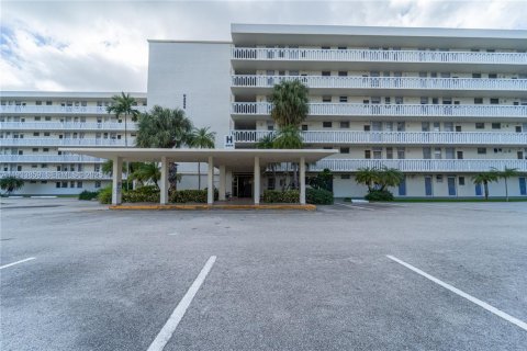 Condominio en venta en Aventura, Florida, 1 dormitorio, 72.19 m2 № 2035202 - foto 2