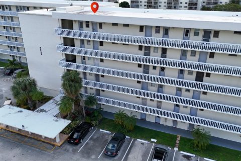 Condominio en venta en Aventura, Florida, 1 dormitorio, 72.19 m2 № 2035202 - foto 4