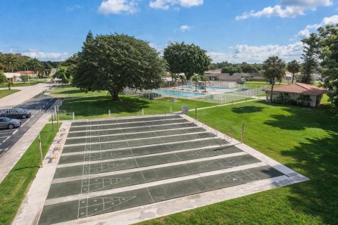 House in Tamarac, Florida 2 bedrooms, 74.88 sq.m. № 2055796 - photo 14