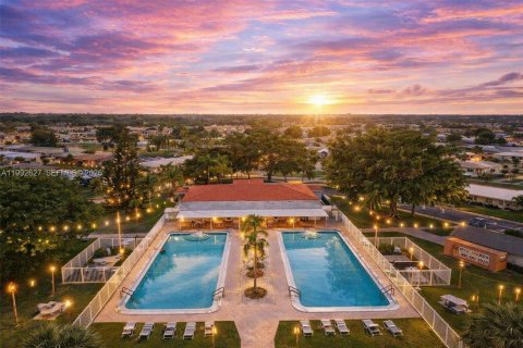 House in Tamarac, Florida 2 bedrooms, 74.88 sq.m. № 2055796 - photo 12