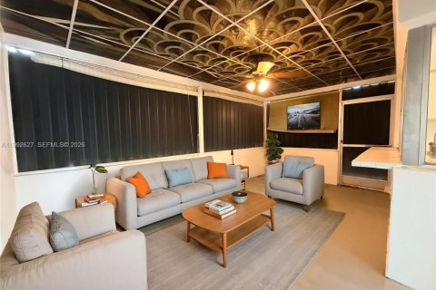 House in Tamarac, Florida 2 bedrooms, 74.88 sq.m. № 2055796 - photo 3