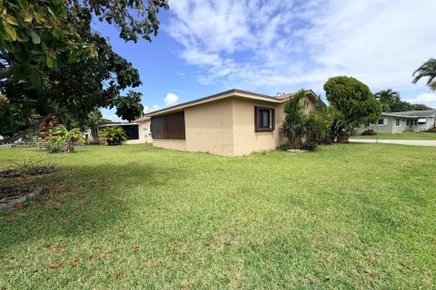 House in Tamarac, Florida 2 bedrooms, 74.88 sq.m. № 2055796 - photo 9