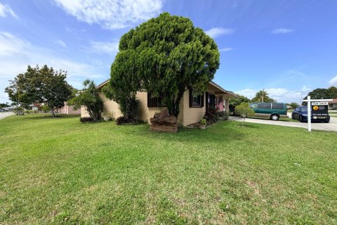 House in Tamarac, Florida 2 bedrooms, 74.88 sq.m. № 2055796 - photo 10