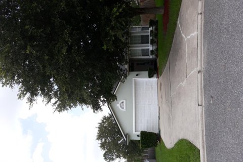 Villa ou maison à louer à Jacksonville, Floride: 3 chambres, 168.34 m2 № 870749 - photo 1