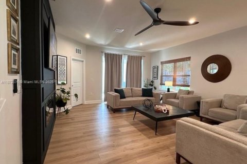 Villa ou maison à vendre à Clermont, Floride: 5 chambres, 306.95 m2 № 1921883 - photo 12