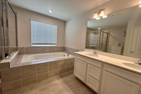 Villa ou maison à vendre à Clermont, Floride: 5 chambres, 306.95 m2 № 1921883 - photo 18