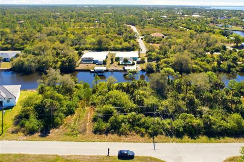 Terreno en Port Charlotte, Florida № 2145147