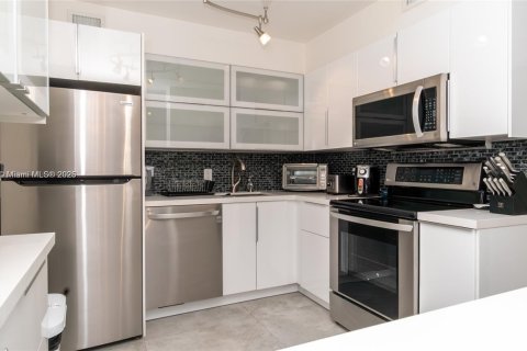 Copropriété à louer à Miami Beach, Floride: 2 chambres, 95.69 m2 № 1896725 - photo 1