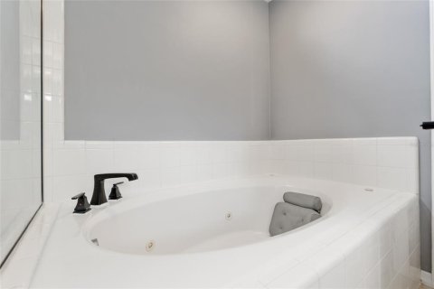 House in Gainesville, Florida 4 bedrooms, 166.3 sq.m. № 1881287 - photo 29
