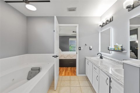 House in Gainesville, Florida 4 bedrooms, 166.3 sq.m. № 1881287 - photo 28