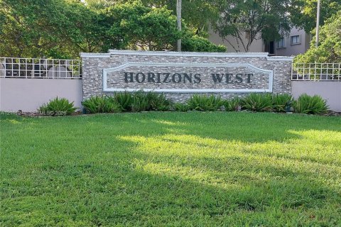 Condo à Miami, Floride, 2 chambres  № 2435952