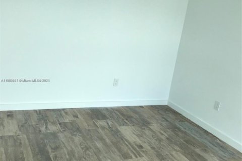 Condominio en alquiler en Miami, Florida, 1 dormitorio, 65.59 m2 № 1952101 - foto 11