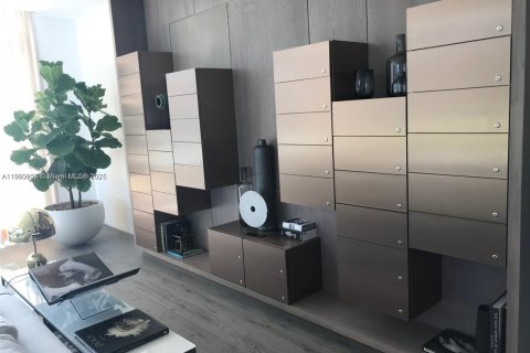 Condominio en alquiler en Miami, Florida, 1 dormitorio, 65.59 m2 № 1952101 - foto 28
