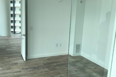 Condominio en alquiler en Miami, Florida, 1 dormitorio, 65.59 m2 № 1952101 - foto 20