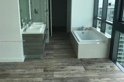 Condominio en alquiler en Miami, Florida, 1 dormitorio, 65.59 m2 № 1952101 - foto 15