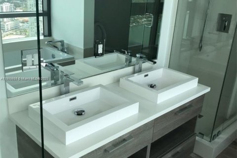 Condominio en alquiler en Miami, Florida, 1 dormitorio, 65.59 m2 № 1952101 - foto 16