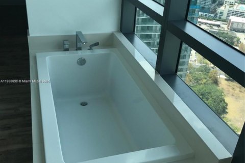 Condominio en alquiler en Miami, Florida, 1 dormitorio, 65.59 m2 № 1952101 - foto 17