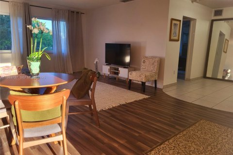 Купить кондоминиум в Бей-Харбор-Айлендс, Флорида 1 спальня, 83.89м2, № 2051764 - фото 2