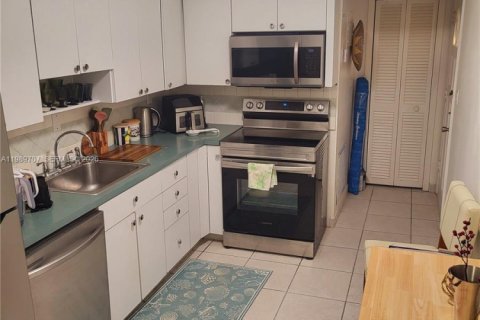 Купить кондоминиум в Бей-Харбор-Айлендс, Флорида 1 спальня, 83.89м2, № 2051764 - фото 12