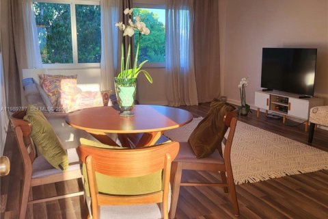 Купить кондоминиум в Бей-Харбор-Айлендс, Флорида 1 спальня, 83.89м2, № 2051764 - фото 1