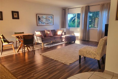 Купить кондоминиум в Бей-Харбор-Айлендс, Флорида 1 спальня, 83.89м2, № 2051764 - фото 3