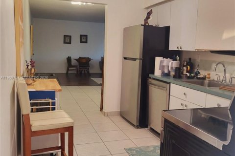 Купить кондоминиум в Бей-Харбор-Айлендс, Флорида 1 спальня, 83.89м2, № 2051764 - фото 11