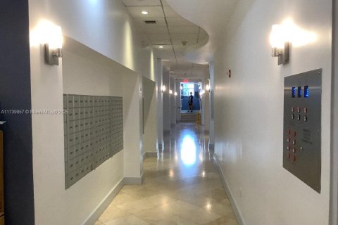 Condo in Miami Beach, Florida, 2 bedrooms  № 1867481 - photo 4