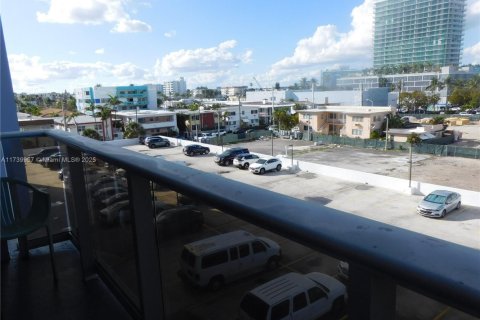 Condo in Miami Beach, Florida, 2 bedrooms  № 1867481 - photo 12