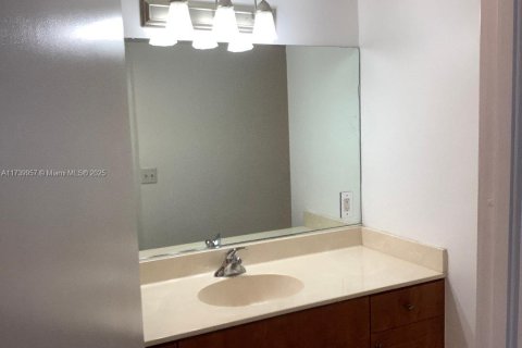 Condo in Miami Beach, Florida, 2 bedrooms  № 1867481 - photo 8