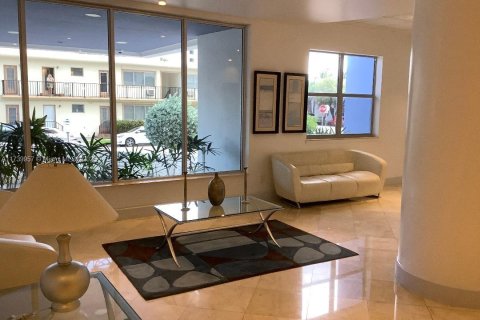 Condo in Miami Beach, Florida, 2 bedrooms  № 1867481 - photo 3