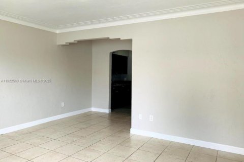 Снять в аренду квартиру в Майами, Флорида 1 спальня, 52.03м2, № 1977028 - фото 3