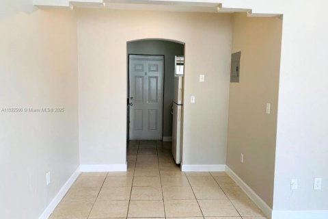 Снять в аренду квартиру в Майами, Флорида 1 спальня, 52.03м2, № 1977028 - фото 4