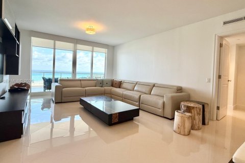 Купить кондоминиум в Ривьера-Бич, Флорида 3 спальни, 247.12м2, № 2043391 - фото 3